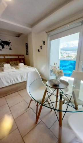 Cálido estudio con balcón y vistas a las montañas